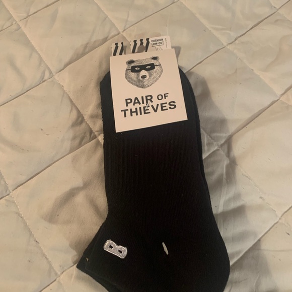 A PAIR OF THIEVES SOX BLACK CUSHION LOE CUT SIZE 8 - 12 NWT. - Picture 3 of 4
